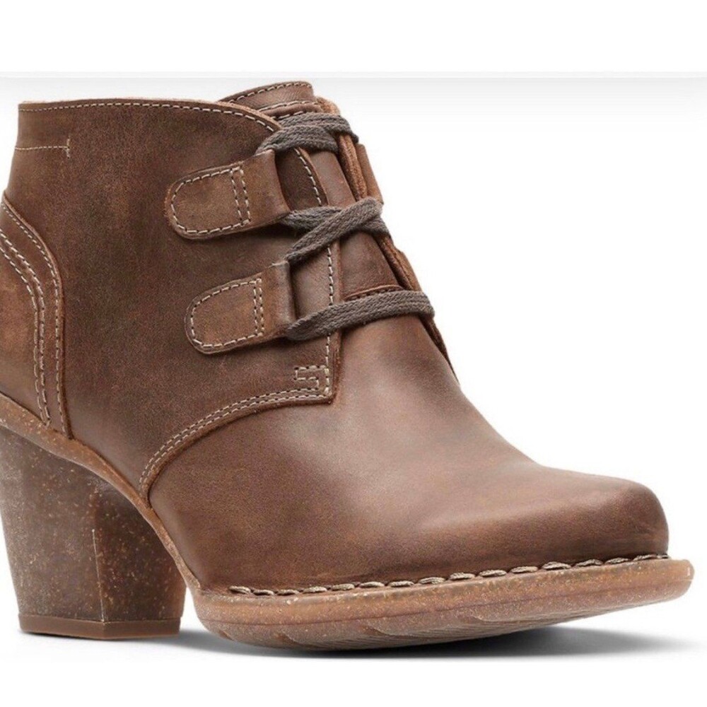 Women's Clarks Carleta Lyon Leather Lace-Up Ankle Boots Sz. 9 Brown